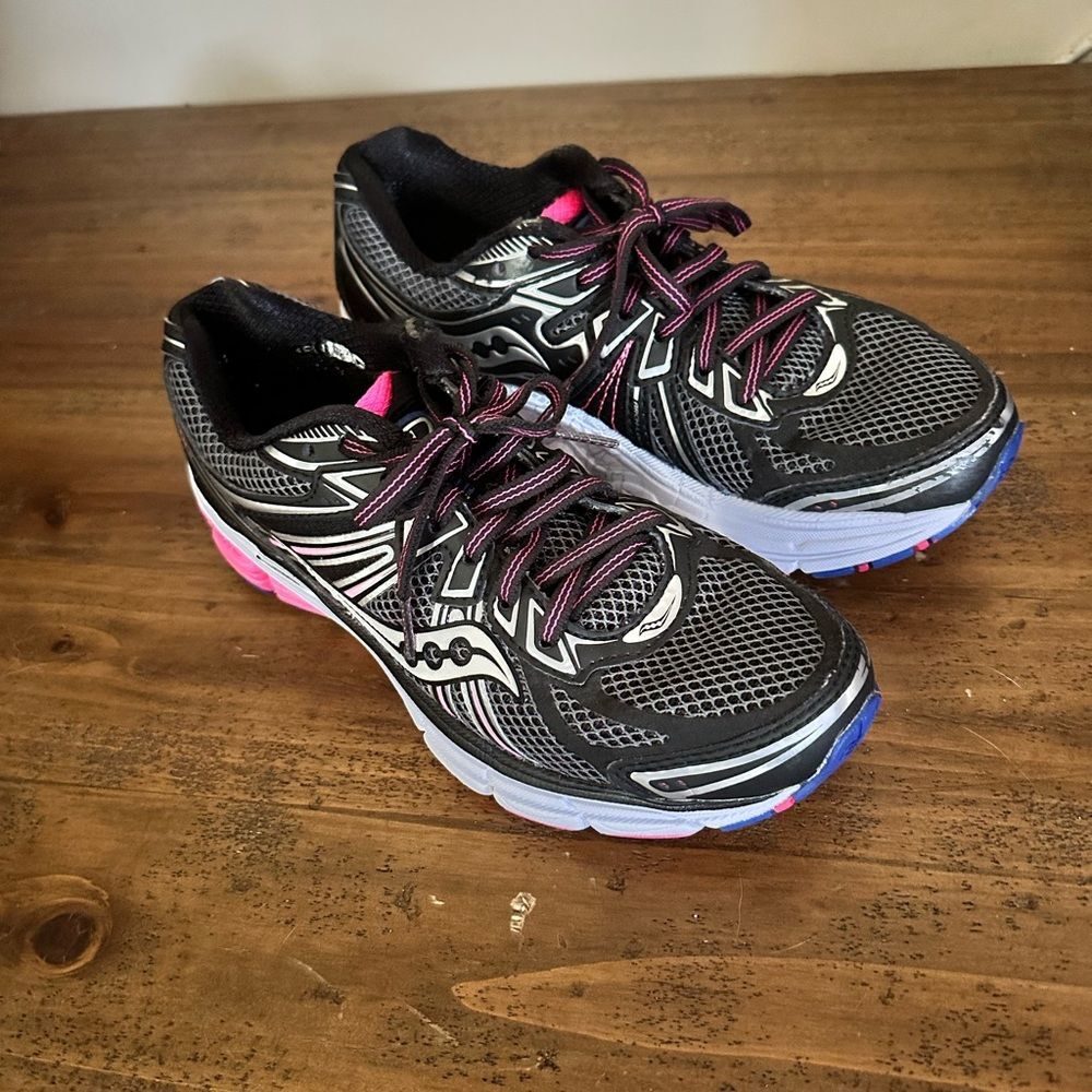 Saucony Women's Omni 13 Running Athletic Shoes Black Hot Pink S10247-3 Size 7